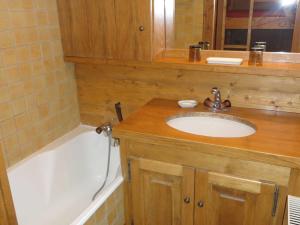 a bathroom with a sink and a bath tub at Studio Megève, 1 pièce, 4 personnes - FR-1-453-73 in Megève