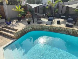 Bazén v ubytování African Breeze Guesthouse nebo v jeho okolí
