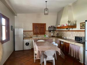 Kuchyň nebo kuchyňský kout v ubytování Casa rural la noria