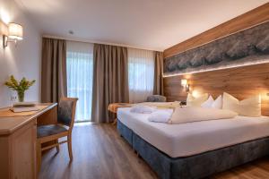 A bed or beds in a room at Hotel Glockenstuhl