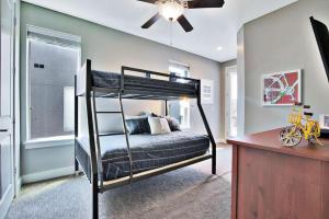 Postel nebo postele na pokoji v ubytování Entrada at Moab 619 and 623 + 88 fotografií