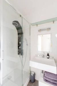 a bathroom with a glass shower and a sink at Apartment Untere Donaustrasse in Vienna