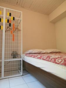 a bed in a room with a cage at Cabanon Calanque Marseille in Le Rove