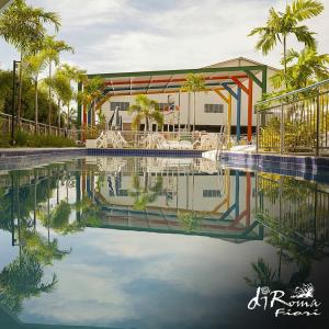 a building with a pool of water in front of a building at Caldas Novas - Diroma Fiori - Incluso Parque 24 Horas - Com roupas de cama Incluso in Caldas Novas