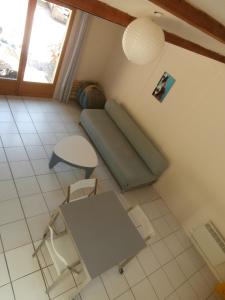a room with a couch and a table and chairs at Cabanon Calanque Marseille in Le Rove