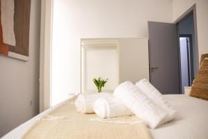 Łóżko lub łóżka w pokoju w obiekcie Apartamentos Casa Macías