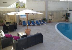 Bassein majutusasutuses Villa Naxxar Malta või selle lähedal