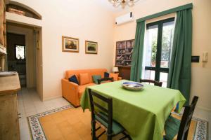 a living room with a table and a couch at Il Gelsomino in Palermo