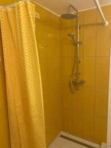A bathroom at Souterrain