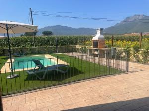 Poolen vid eller i närheten av Ca la Joia Casa con piscina privada en la Vall d'en Bas