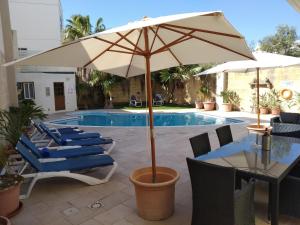 Bassein majutusasutuses Villa Naxxar Malta või selle lähedal