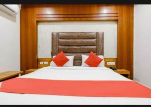 Postel nebo postele na pokoji v ubytování HOTEL SAFARI INN