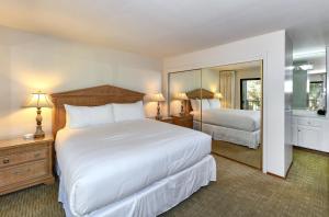 a bedroom with two beds and a large mirror at 808 Augusta Cir home in Napa