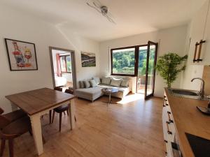 a living room with a couch and a table at Römerstube Apartments & rooms in Ediger-Eller