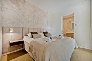a bedroom with a large bed with towels on it at Villa Bursztyn BlueApart Jurata in Jurata