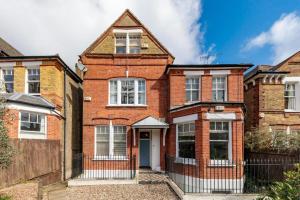 a red brick house with a blue door at Bright & spacious modern 2 bedroom apartment in London