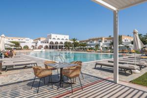 Bazén v ubytování Platanista Hotel nebo v jeho okolí