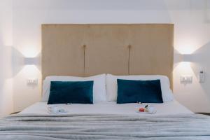 A bed or beds in a room at Navona Style