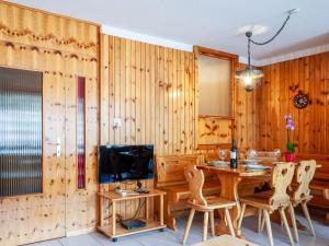 Μια τηλεόραση ή/και κέντρο ψυχαγωγίας στο Apartment Christiania 2 B7 by Interhome