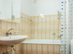 Ένα μπάνιο στο Apartment Christiania 2 B7 by Interhome