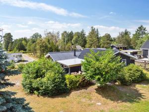 Zahrada ubytování Holiday Home Margit - 10m from the sea by Interhome