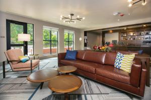 Four Points by Sheraton Deadwood的休息区
