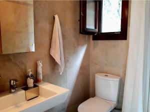 A bathroom at Perivoli