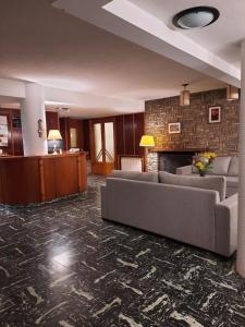a living room with couches and a fireplace at Hosteria Bello Horizonte in San Carlos de Bariloche