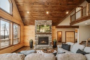 Khu vực ghế ngồi tại Water & Mountain Retreat