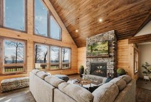 Khu vực ghế ngồi tại Water & Mountain Retreat