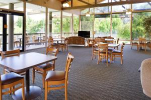 Restoranas ar kita vieta pavalgyti apgyvendinimo įstaigoje Riviera Oaks Resort