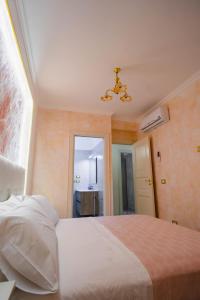 Un pat sau paturi într-o cameră la Adriana's Home