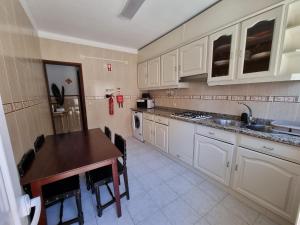 Köök või kööginurk majutusasutuses Casa Sol e Mar