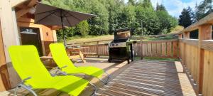 Patio lub wspólna przestrzeń na świeżym powietrzu w obiekcie Chalet l'Appel de la Forêt