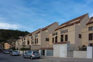 a row of buildings with cars parked in a parking lot at Apartamento La Calma in Lliber