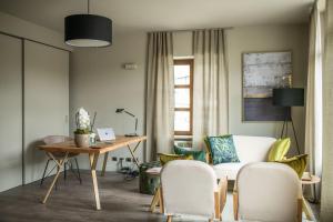 a living room with a couch and a table and chairs at Trepiasì in Cortemilia