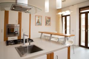 Nhà bếp/bếp nhỏ tại Old Charm - Seaview Apartment