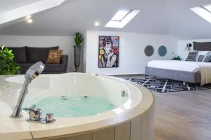 Voodi või voodid majutusasutuse Valley Suites toas