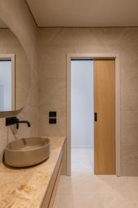Vannituba majutusasutuses BEYOND A Luxury Boutique Hotel