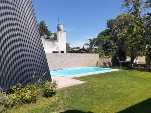 a swimming pool in the backyard of a house at Ala de Colibri in Ramallo