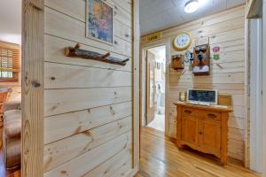 Η κουζίνα ή μικρή κουζίνα στο Fire Pit, Grill, and Views Cashiers Getaway! +45 φωτογραφίες