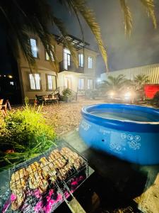 Piscina de la sau aproape de Дом с 5 спальнями в Батуми