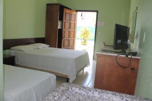 Un ou plusieurs lits dans un hébergement de l'établissement Pousada Praia Enseada - Marvile
