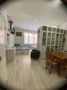 Część wypoczynkowa w obiekcie Appartamento House Apartment Tabe Centro Bologna