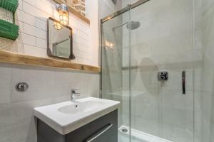 Vannituba majutusasutuses Cog Cottage +34 fotot