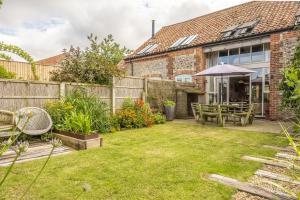 Aed väljaspool majutusasutust Cog Cottage