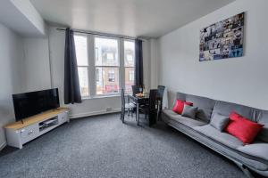 a living room with a couch and a television at Central flat in Basingstoke in Basingstoke