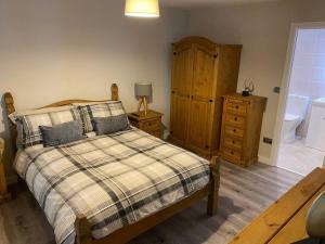 A bed or beds in a room at Happy days 2 miles from Hoylake Wirral