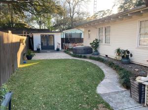 Κήπος έξω από το The Lafayette 'Tiny Home' Apartment +2 φωτογραφίες