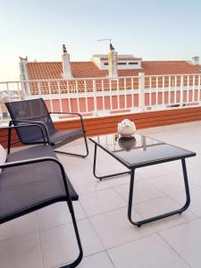 two chairs and a table on a roof at Mi Casa Su Casa in Montijo